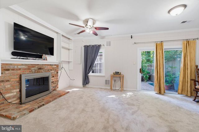 10116 CHESTNUT WOOD LN, Burke, VA 22015