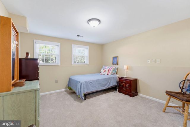 10116 CHESTNUT WOOD LN, Burke, VA 22015