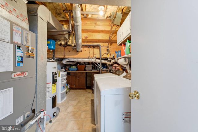 10116 CHESTNUT WOOD LN, Burke, VA 22015