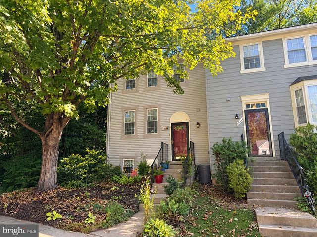 10116 CHESTNUT WOOD LN, Burke, VA 22015