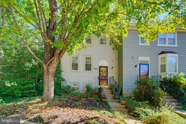 10116 CHESTNUT WOOD LN, Burke, VA 22015