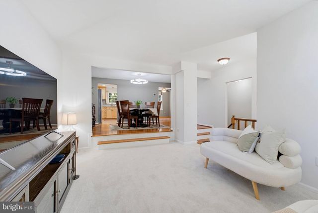 10116 CHESTNUT WOOD LN, Burke, VA 22015