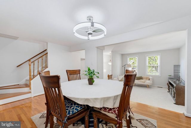 10116 CHESTNUT WOOD LN, Burke, VA 22015