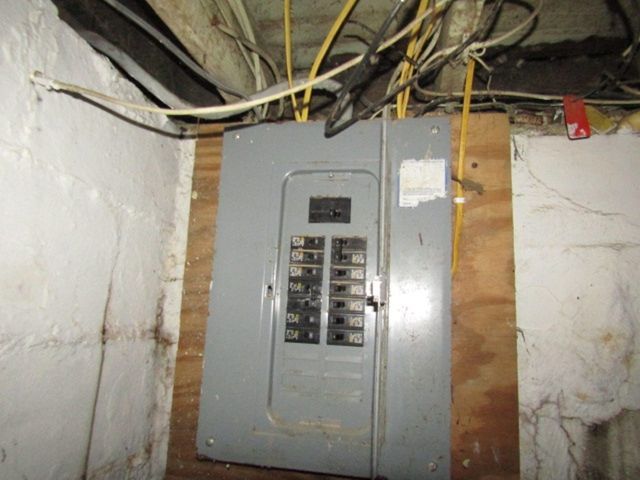 652 Bower Hill Rd, Bridgeville, PA 15017