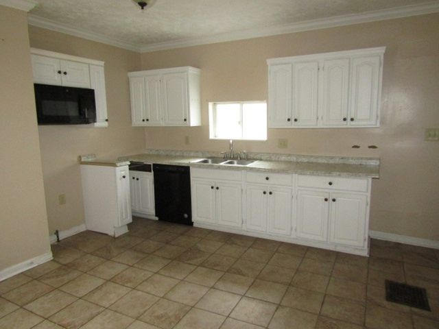 652 Bower Hill Rd, Bridgeville, PA 15017