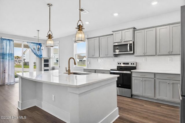 102 Swingbridge Trail, Surf City, NC 28445