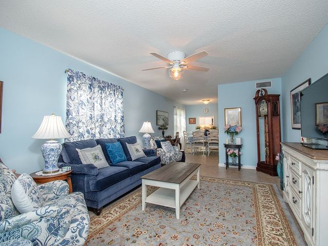 17 Vista Palm Lane 101, Vero Beach, FL 32962