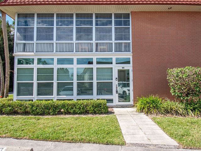 17 Vista Palm Lane 101, Vero Beach, FL 32962