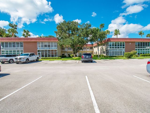 17 Vista Palm Lane 101, Vero Beach, FL 32962