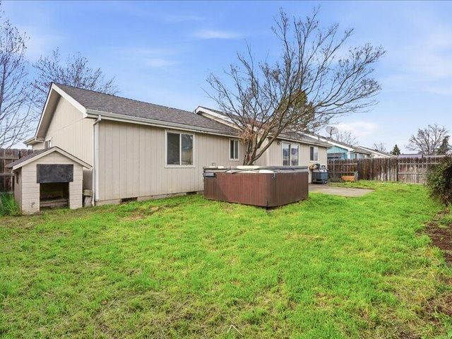 8022 Thunderhead Avenue, White City, OR 97503