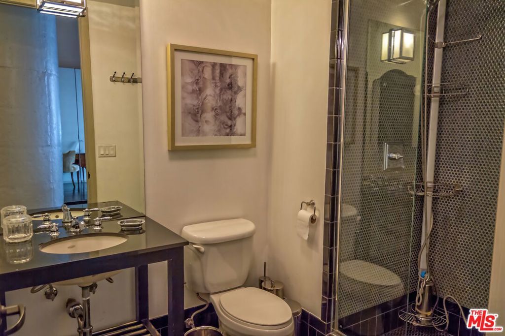 Image 10 of property listing at 1645 Vine Street 303, Los Angeles, CA 90028
