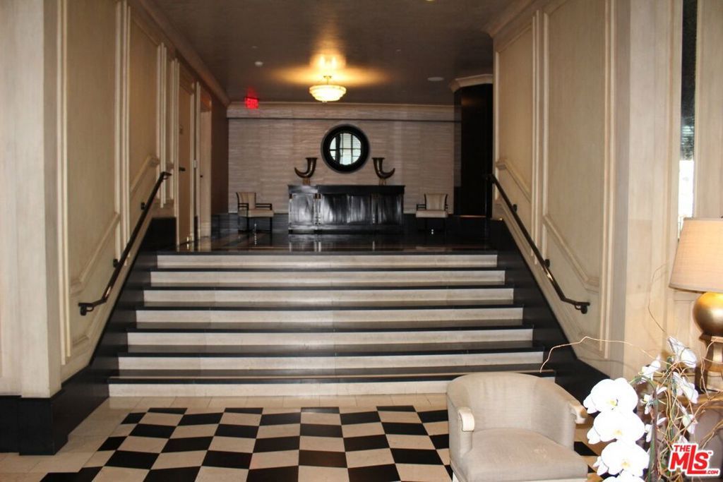 Image 12 of property listing at 1645 Vine Street 303, Los Angeles, CA 90028