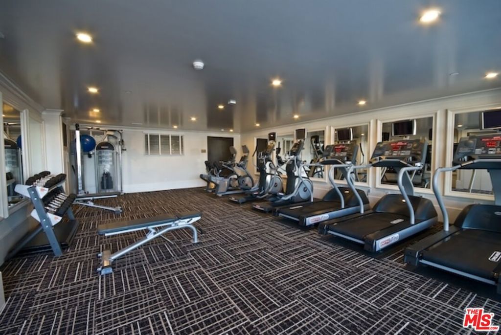 Image 13 of property listing at 1645 Vine Street 303, Los Angeles, CA 90028