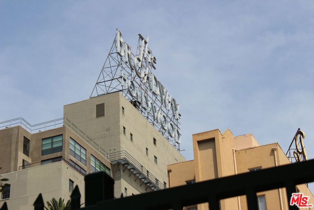 Image 14 of property listing at 1645 Vine Street 303, Los Angeles, CA 90028