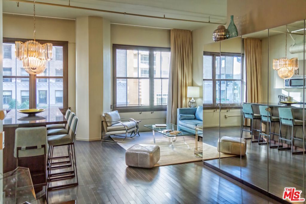 Image 3 of property listing at 1645 Vine Street 303, Los Angeles, CA 90028