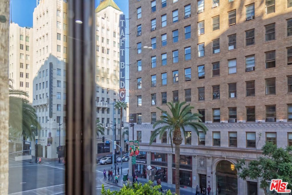 Image 4 of property listing at 1645 Vine Street 303, Los Angeles, CA 90028