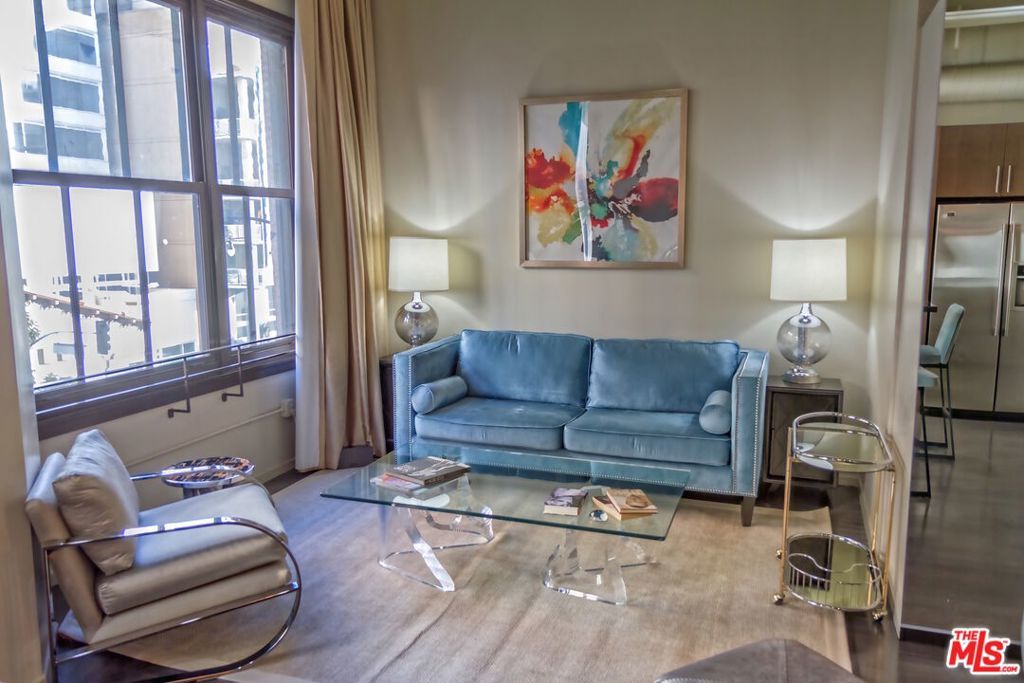 Image 5 of property listing at 1645 Vine Street 303, Los Angeles, CA 90028