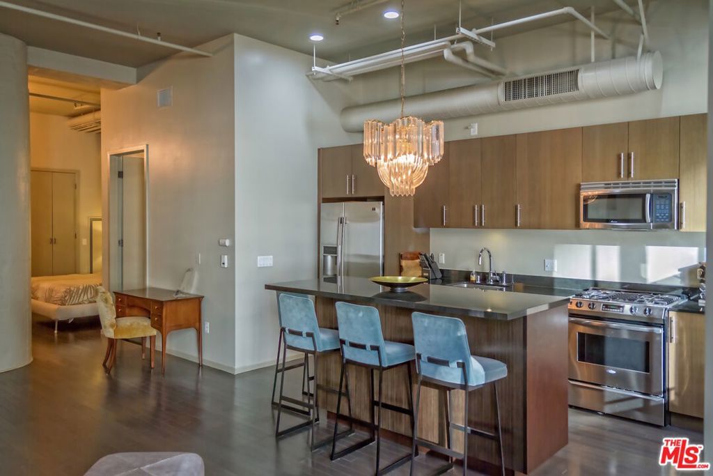 Image 7 of property listing at 1645 Vine Street 303, Los Angeles, CA 90028