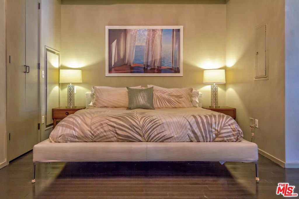 Image 9 of property listing at 1645 Vine Street 303, Los Angeles, CA 90028