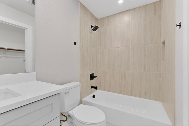 6810 Windward View Drive, Rowlett, TX 75088