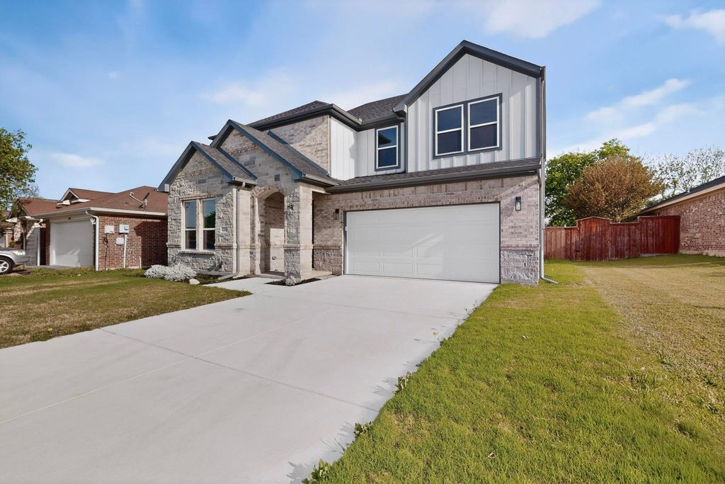 6810 Windward View Drive, Rowlett, TX 75088