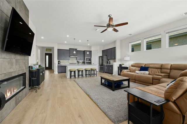 916 Leaning Oak LN, Georgetown, TX 78628