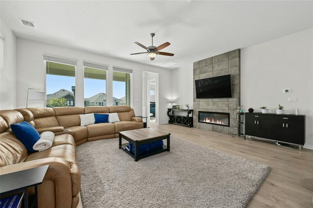 916 Leaning Oak LN, Georgetown, TX 78628