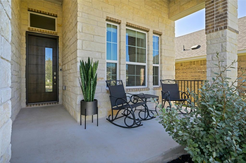 916 Leaning Oak LN, Georgetown, TX 78628