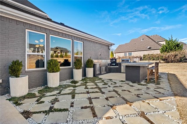 202 Torrance Drive, Cave Springs, AR 72718