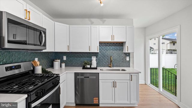7956 OAKWOOD RD, Glen Burnie, MD 21061