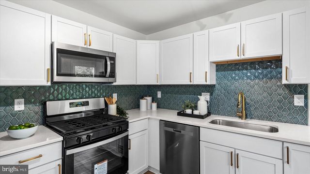 7956 OAKWOOD RD, Glen Burnie, MD 21061
