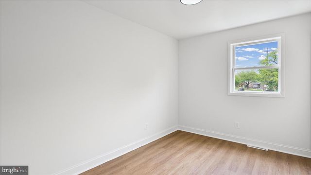 7956 OAKWOOD RD, Glen Burnie, MD 21061