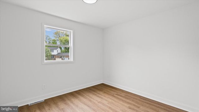 7956 OAKWOOD RD, Glen Burnie, MD 21061