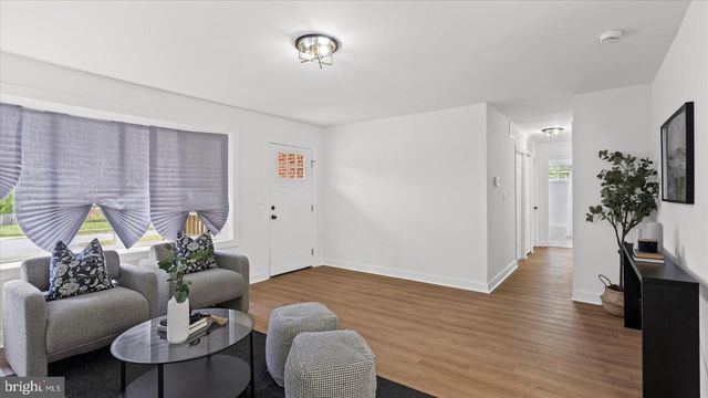 7956 OAKWOOD RD, Glen Burnie, MD 21061