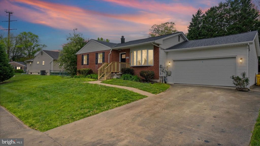 7956 OAKWOOD RD, Glen Burnie, MD 21061