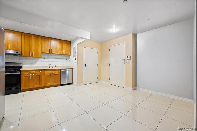10607 Northern Boulevard 5B, Corona, NY 11368