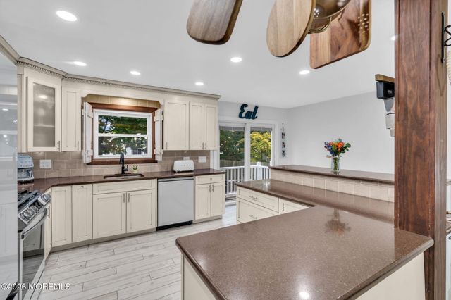 6 Volt Place, Middletown, NJ 07748