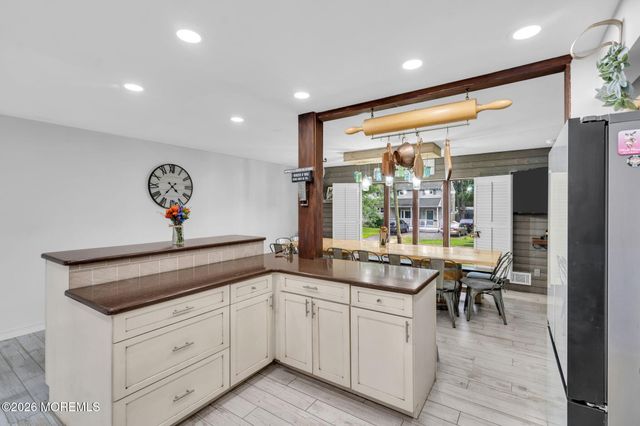 6 Volt Place, Middletown, NJ 07748