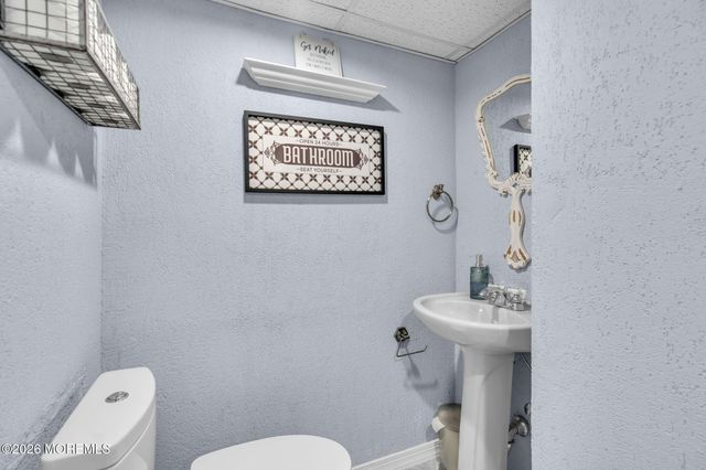 6 Volt Place, Middletown, NJ 07748
