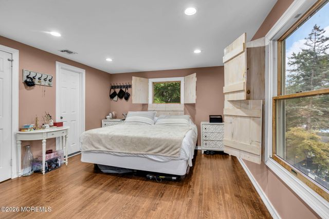 6 Volt Place, Middletown, NJ 07748
