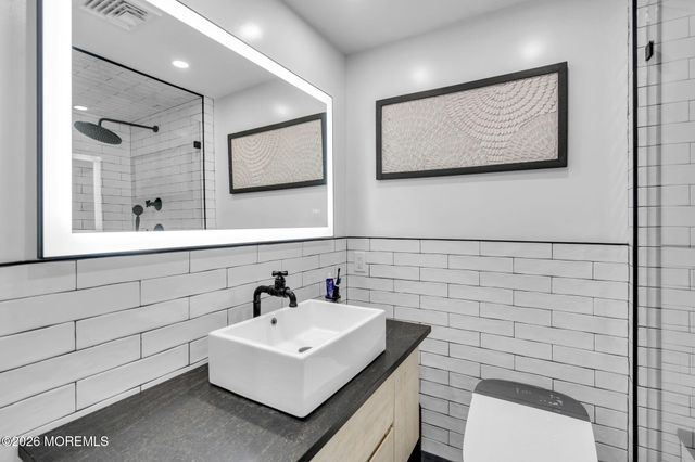 6 Volt Place, Middletown, NJ 07748
