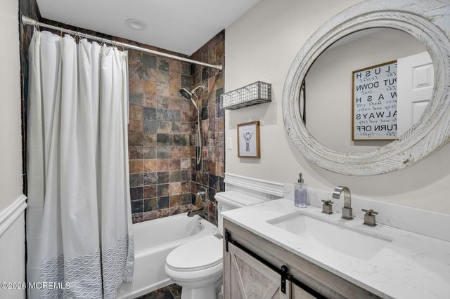 6 Volt Place, Middletown, NJ 07748