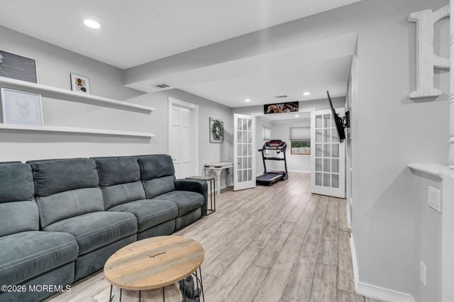 6 Volt Place, Middletown, NJ 07748