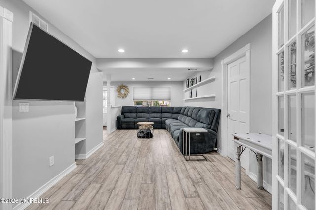 6 Volt Place, Middletown, NJ 07748