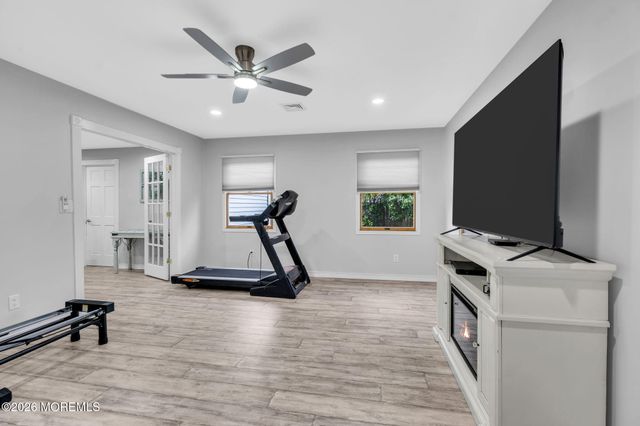 6 Volt Place, Middletown, NJ 07748