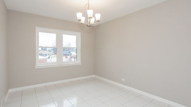 10630 W Cermak Road 2E, Westchester, IL 60154