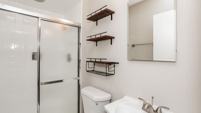 10630 W Cermak Road 2E, Westchester, IL 60154