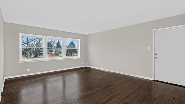 10630 W Cermak Road 2E, Westchester, IL 60154