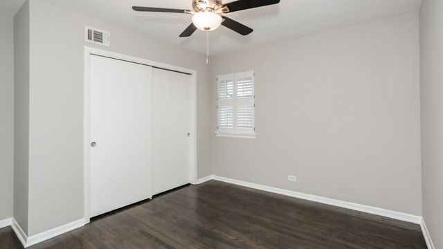 10630 W Cermak Road 2E, Westchester, IL 60154