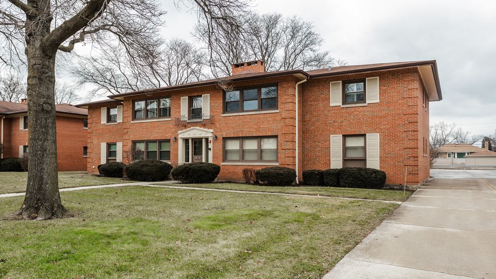 10630 W Cermak Road 2E, Westchester, IL 60154